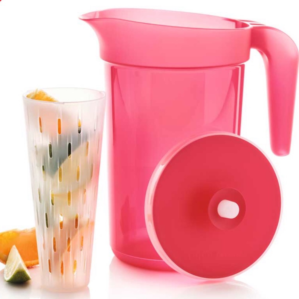 TUPPERWARE 1/2 GALON PITCHER